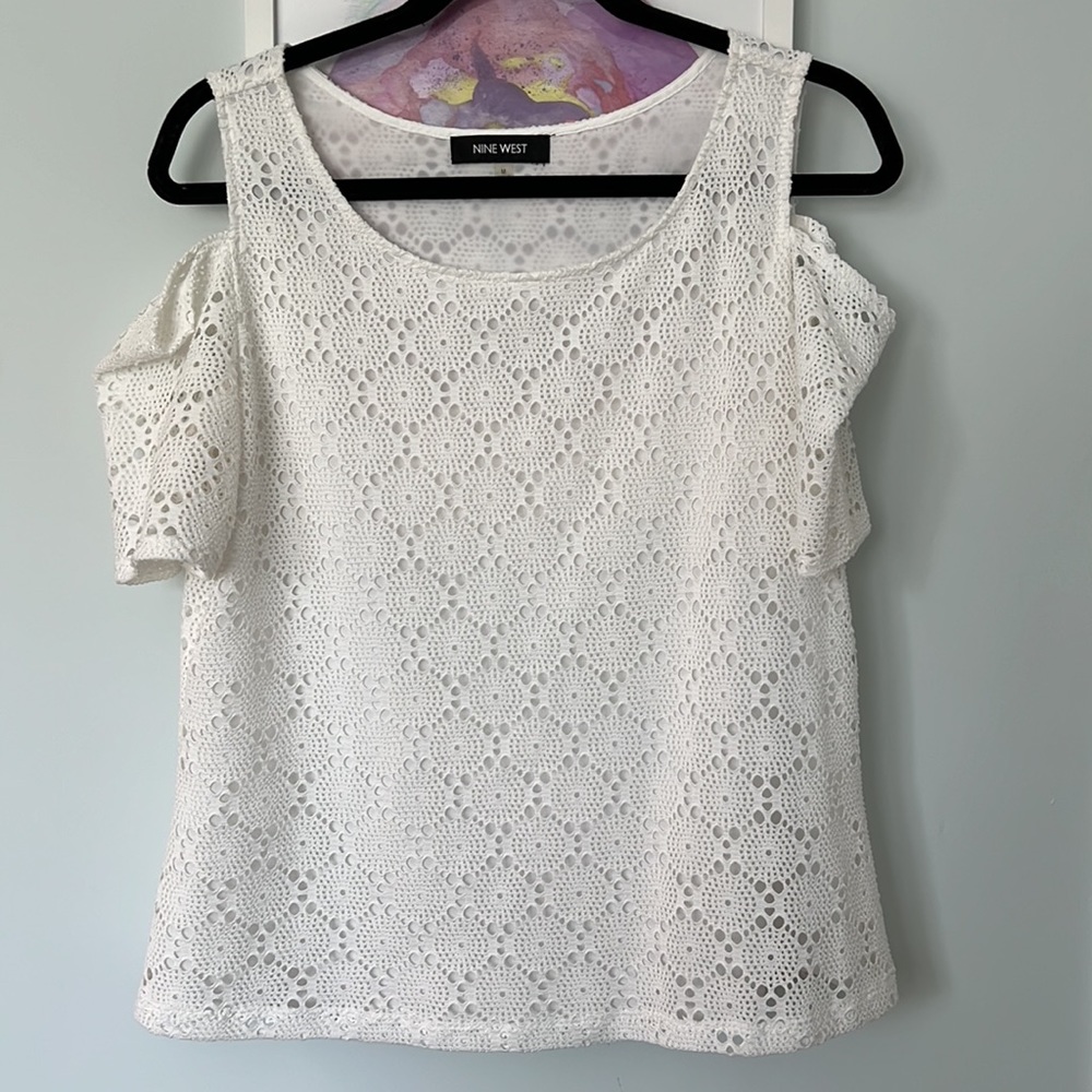 ✨HP✨ Nine West White Lace Cold Shoulder Top- Size M